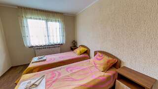 Проживание в семье Къща за гости Каневи Momchilovtsi Двухместный номер с 2 отдельными кроватями и видом на горы-1